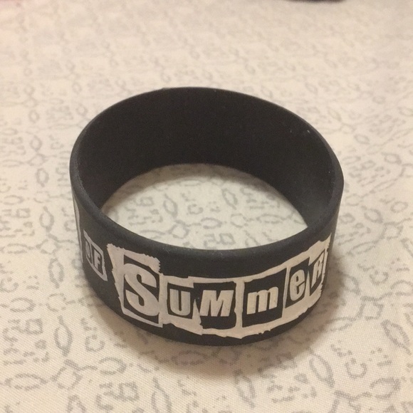 5SOS Band Rubber Bracelet Purple Black White - Picture 3 of 5